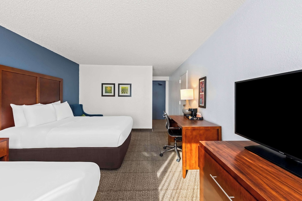 Comfort Inn & Suites Omaha Central - photo 6
