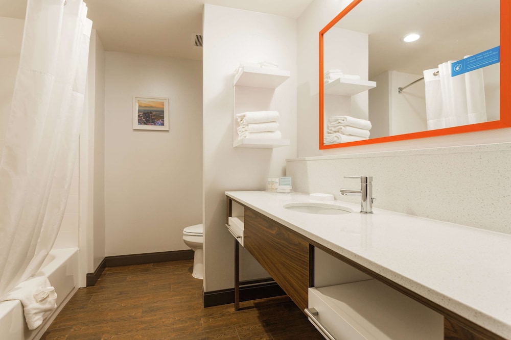 Hampton Inn Cumberland - photo 15