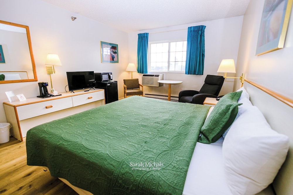 Mountain Host Motor Inn - photo 16