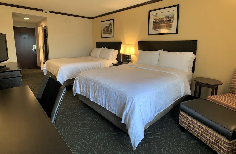 Holiday Inn Express & Suites Charleston Northwoods by IHG - photo 13