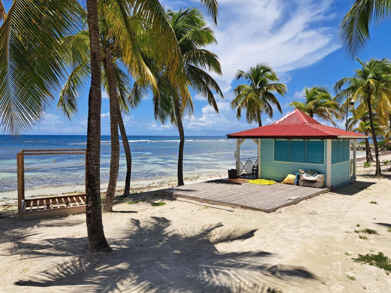 Studios Angoreva vue mer côté plage ou jardin Village vacances Sainte Anne Guadeloupe — 4-Star Luxury Hotel in Sainte-Anne, Guadeloupe
