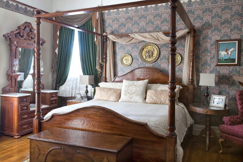 The Reynolds Mansion - photo 15