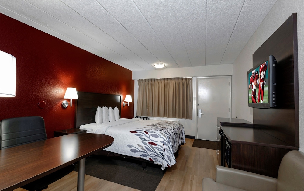 Red Roof Inn Bakersfield - photo 9