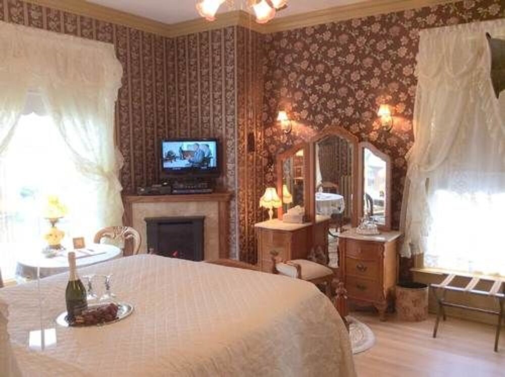 Port City Victorian Inn - photo 7