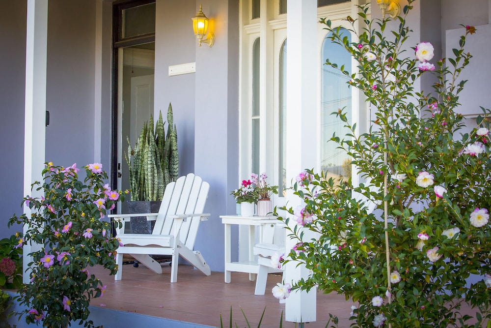 Camellia Cottage — 4-Star Luxury Hotel in Cessnock, Australia