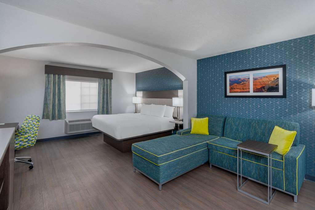 La Quinta Inn & Suites by Wyndham Santa Rosa - photo 17