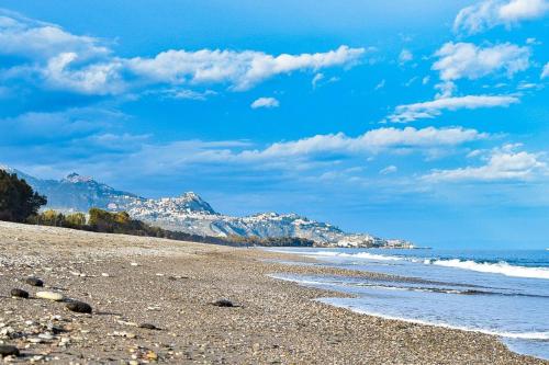 Valentina Holiday House — 4-Star Luxury Hotel in Mascali, Italy