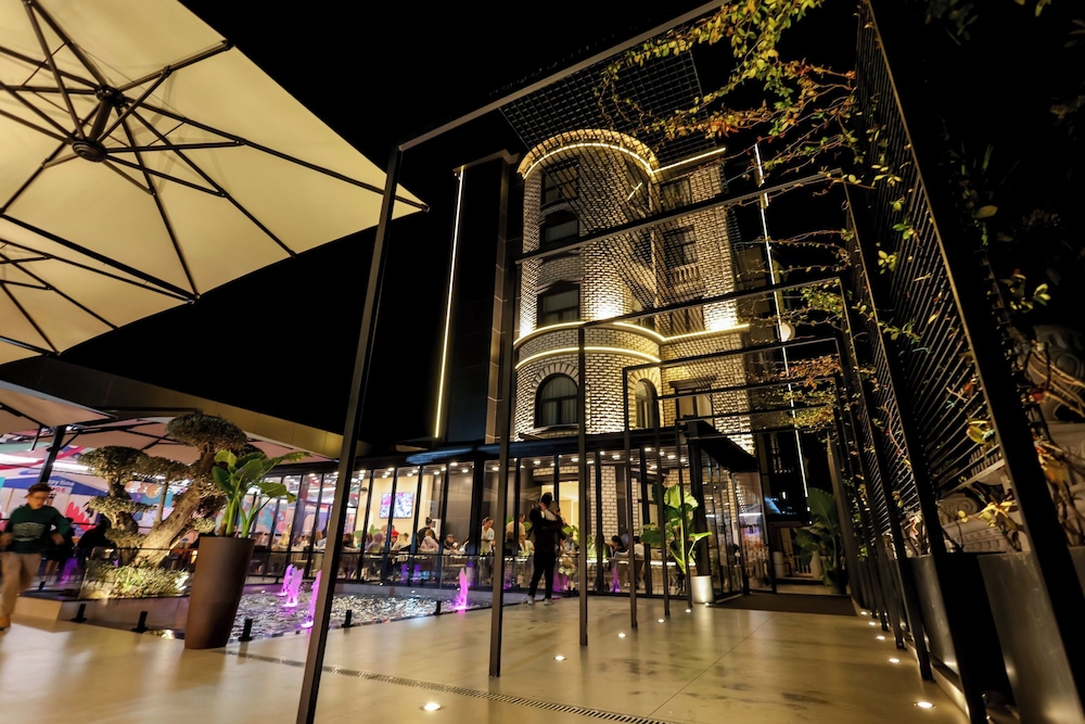 Si Hana Hotel — Labinot Fushe