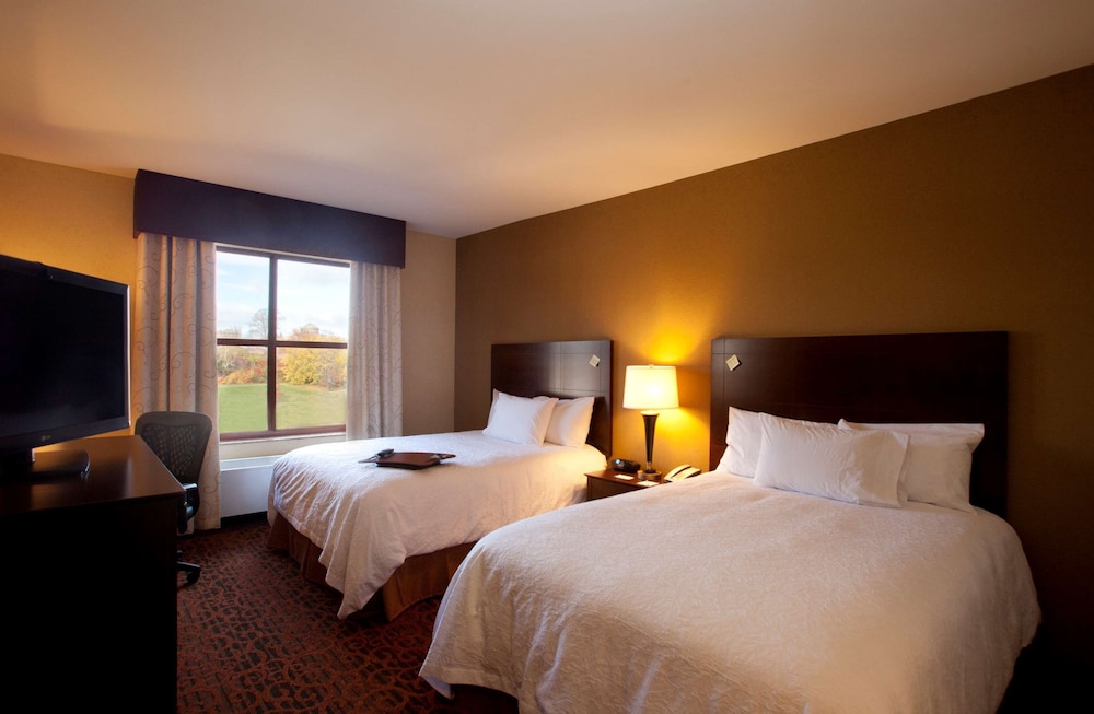 Hampton Inn Marquette Waterfront - photo 21