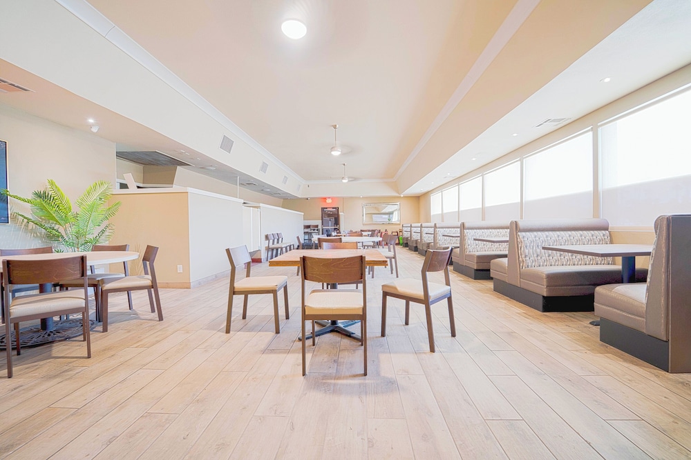Royal Plaza Inn Indio - photo 86