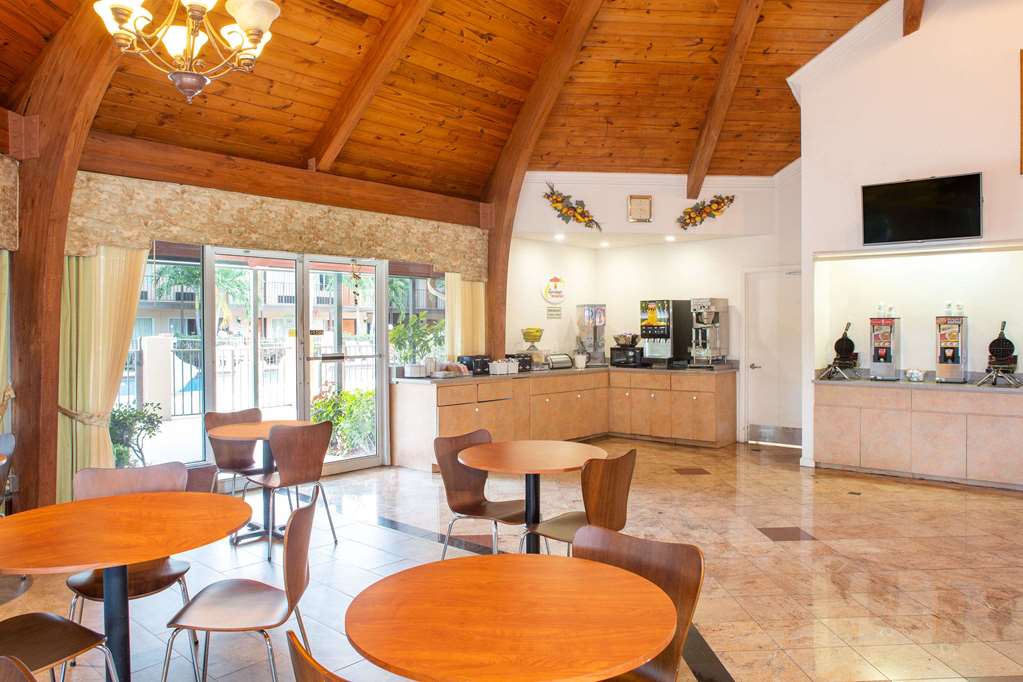 Super 8 by Wyndham North Palm Beach - photo 32