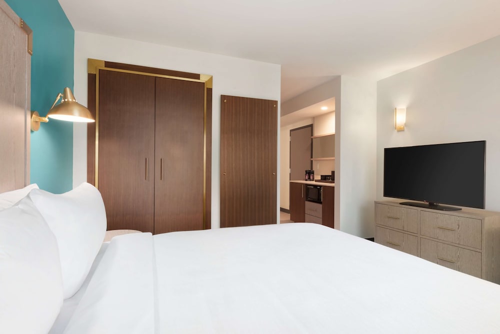 Embassy Suites by Hilton Boulder - photo 15