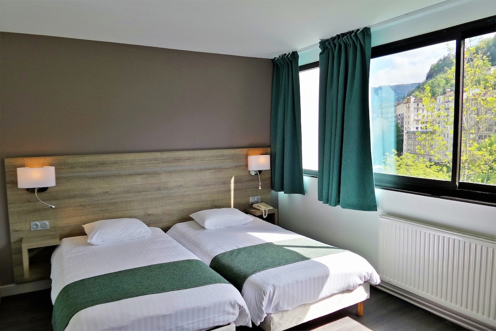 Jura Hotel - carbon neutral hotel in Saint-Claude-De-Diray