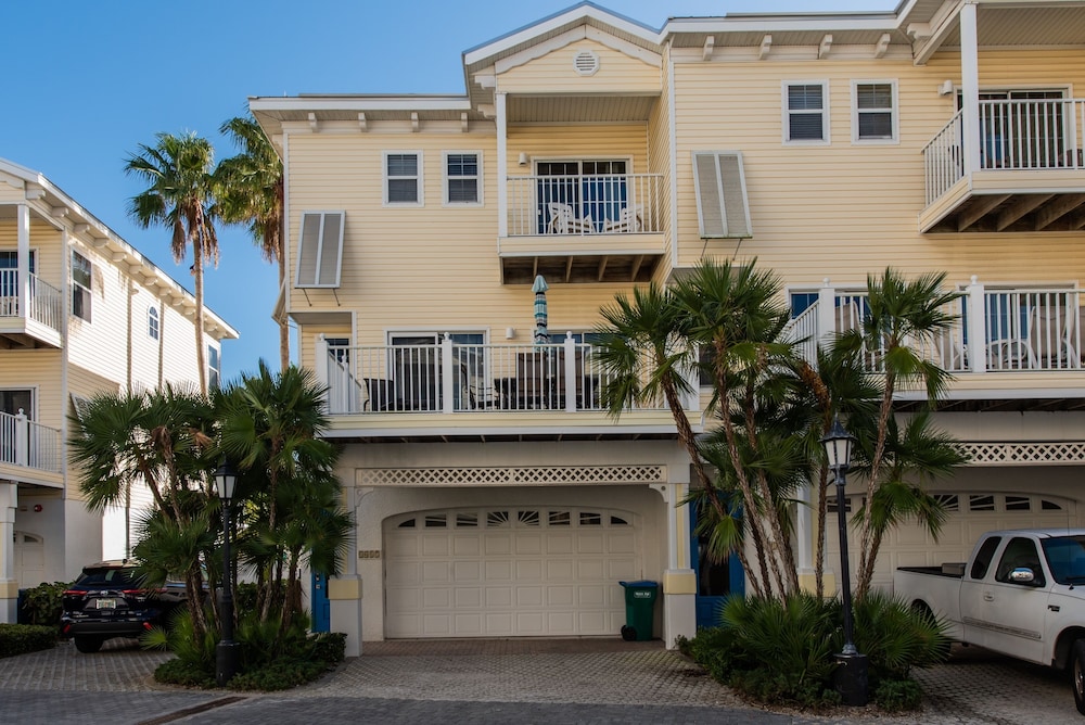 1417 Bermuda Bay Club Townhouse — 4-Star Luxury Hotel in Bradenton Beach, United States