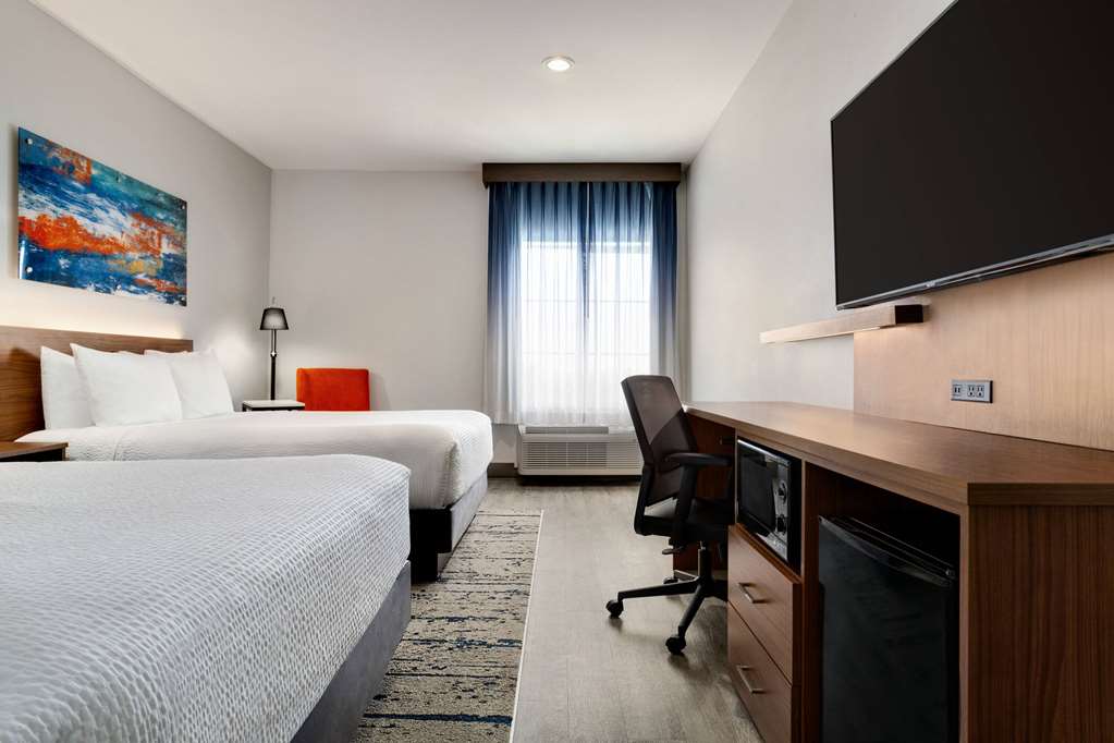 La Quinta Inn & Suites by Wyndham Stephenville - photo 36