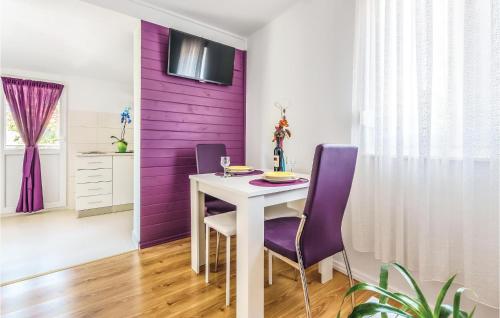 One Bedroom Apartment In Ostrvica — 4-Star Luxury Hotel in Omis, Croatia