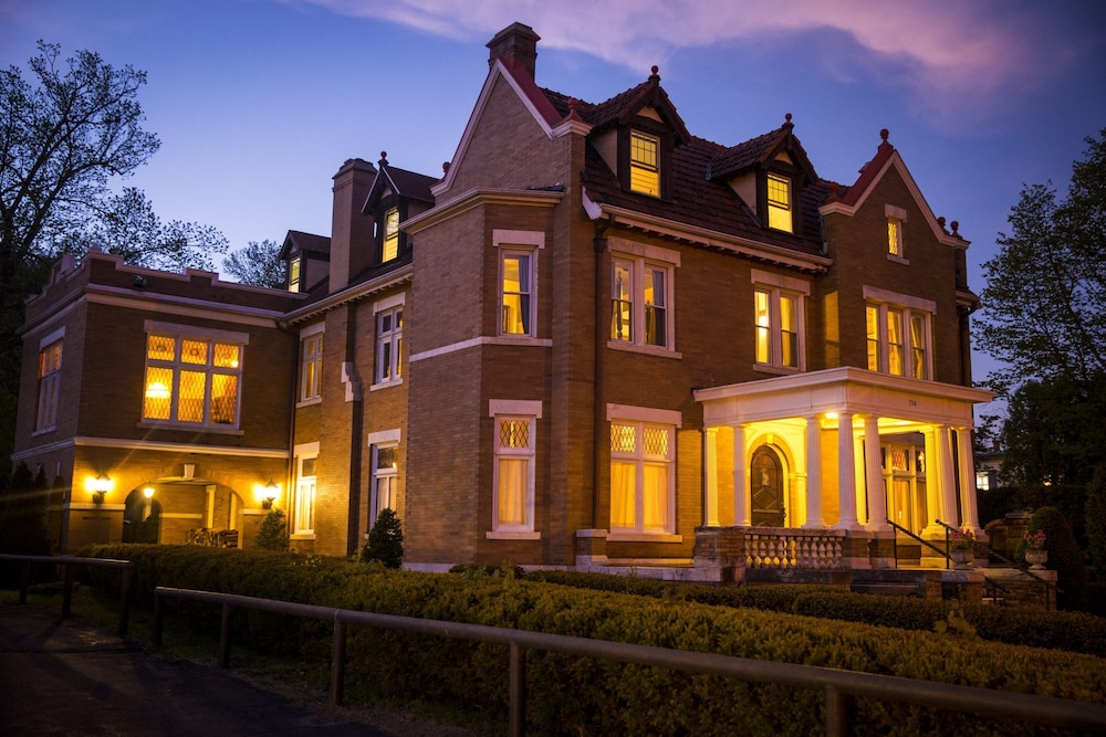 Hazeltine Boutique Hotel Bnb — Warren