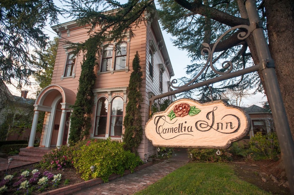 Camellia Inn — Healdsburg