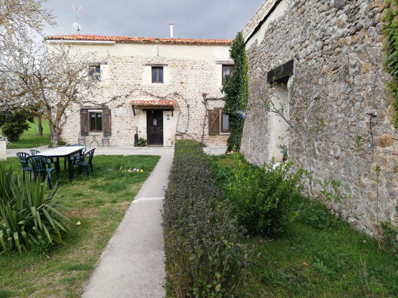 Algarabiastaying 2 granja San Julián — hotel in Medina De Pomar