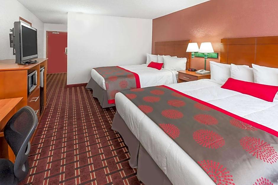 Ramada by Wyndham Medford Hotel and Conference Center - photo 13