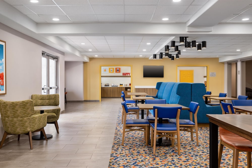 Hampton Inn & Suites by Hilton Mesquite - photo 8