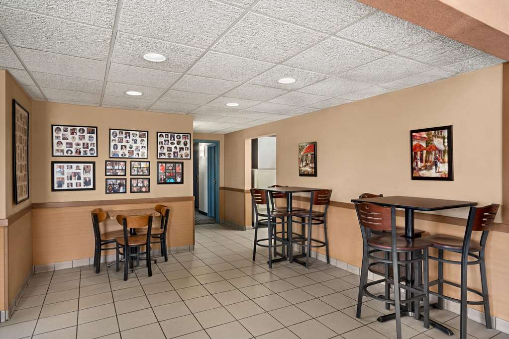 Days Inn by Wyndham Canastota Verona - photo 32