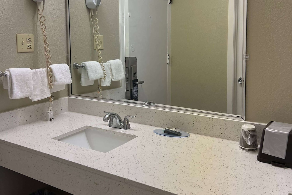 Travelodge by Wyndham Carlisle North - photo 10