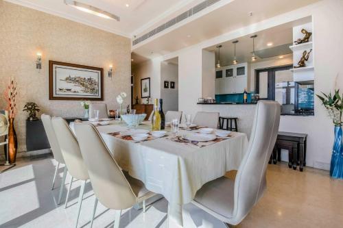 4BHK serviced apartment near Golf Course Road Gurgaon — 4-Star Luxury Hotel in Gurgaon, India