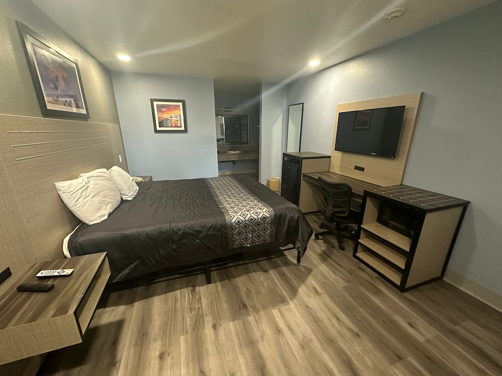 Orange Tustin Inn - photo 18