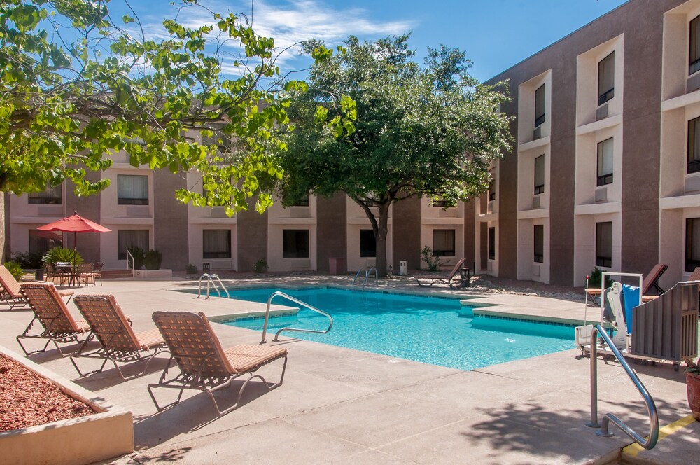 Windemere Hotel & Conference - photo 19