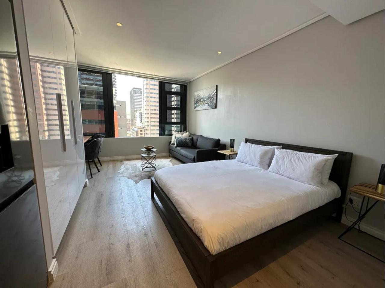 1306 Studio in Central Cape Town Wi Fi pool free parking