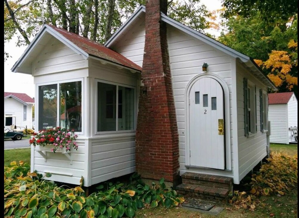 Eden Village Motel & Cottages - photo 11