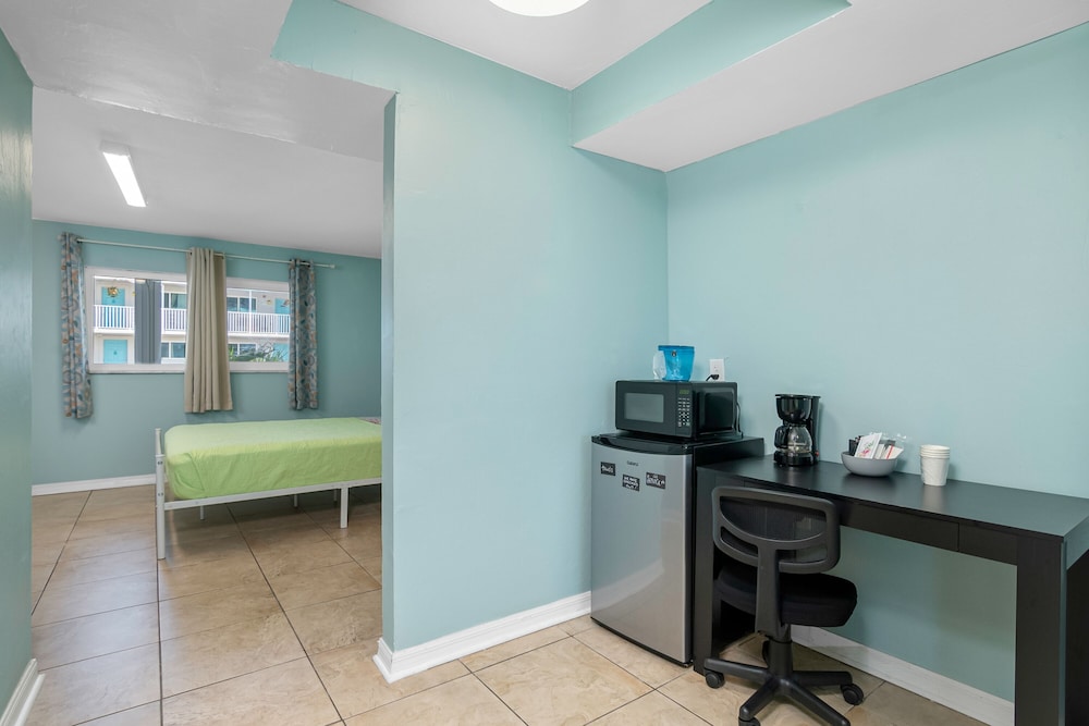 Latitude 26 Waterfront Resort & Marina - photo 40