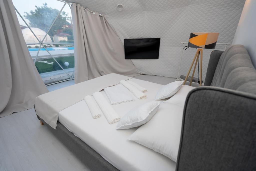 Seagloo Glamping Adults Only in Costinesti, Romania