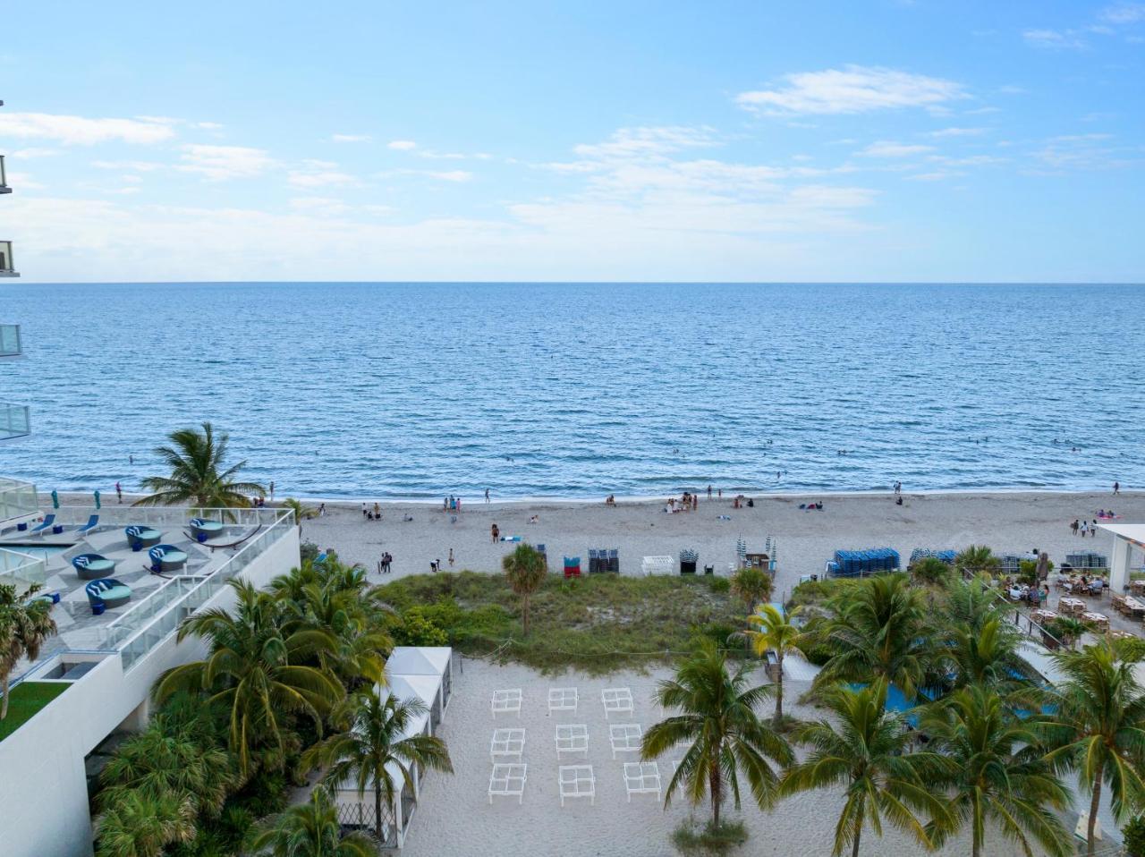 Oceanfront Luxury Condo Private Beach Access Pool & Game Room — 4-Star Luxury Hotel in Hollywood, United States