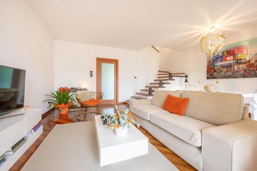 Villa Calmasino Swimming Pool and Garda Lake — 4-Star Luxury Hotel in Cavajon Veronese, Italy