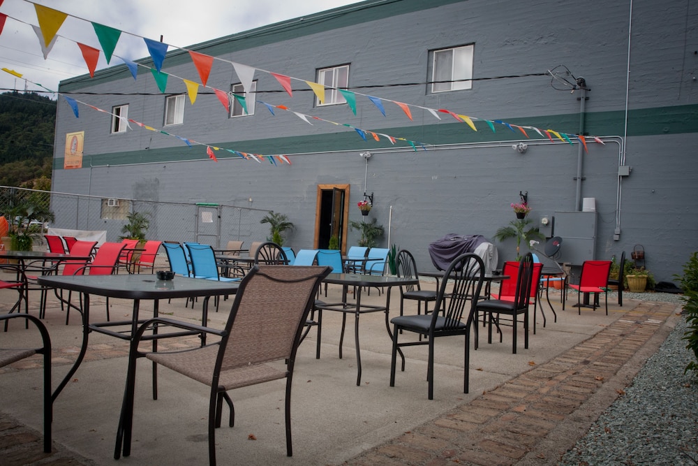 The Green Tree Hotel - photo 40