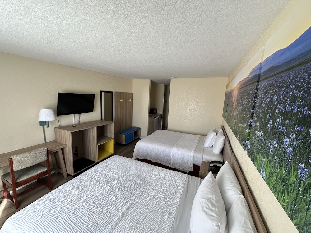 Days Inn by Wyndham San Marcos - photo 10