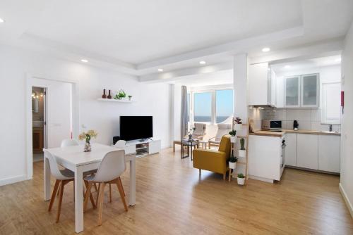 Moderno e renovado T2 — 4-Star Luxury Hotel in Quarteira, Portugal