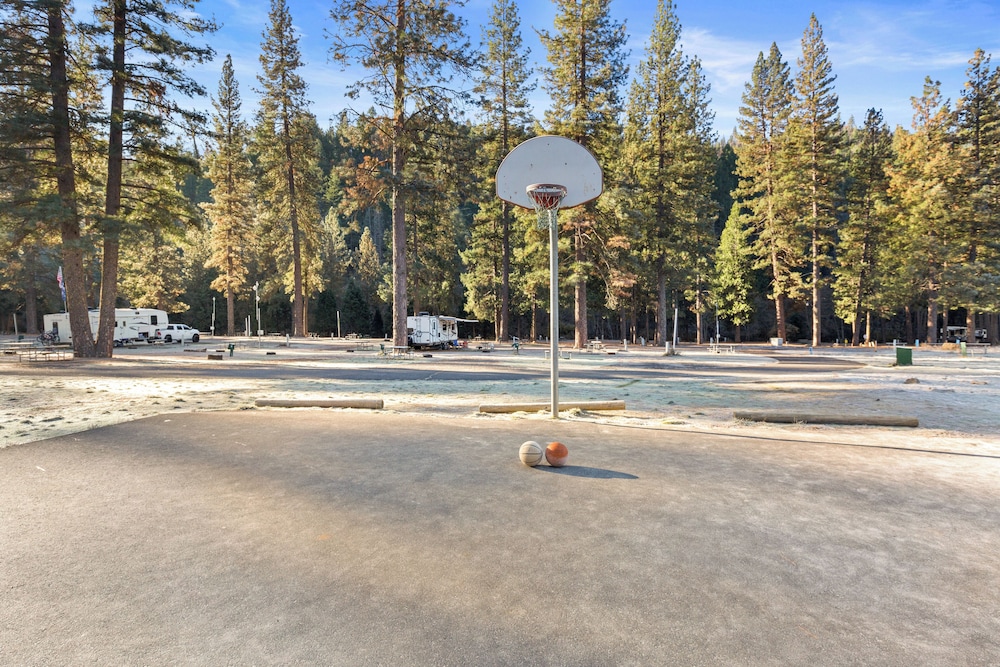 Yosemite Lakes RV Resort - photo 44