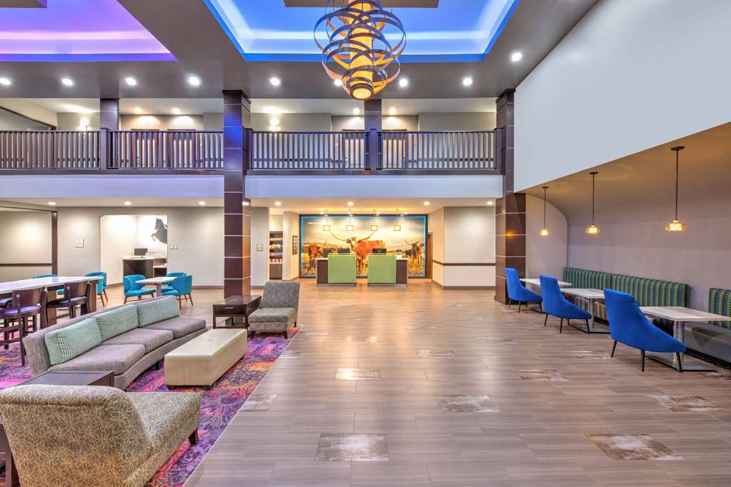 La Quinta Inn & Suites by Wyndham Tyler University Area - photo 6