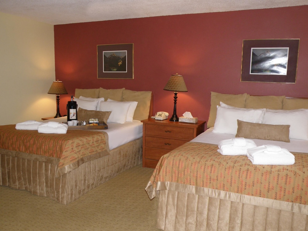 The River's Edge Motel Lodge & Resort - photo 10