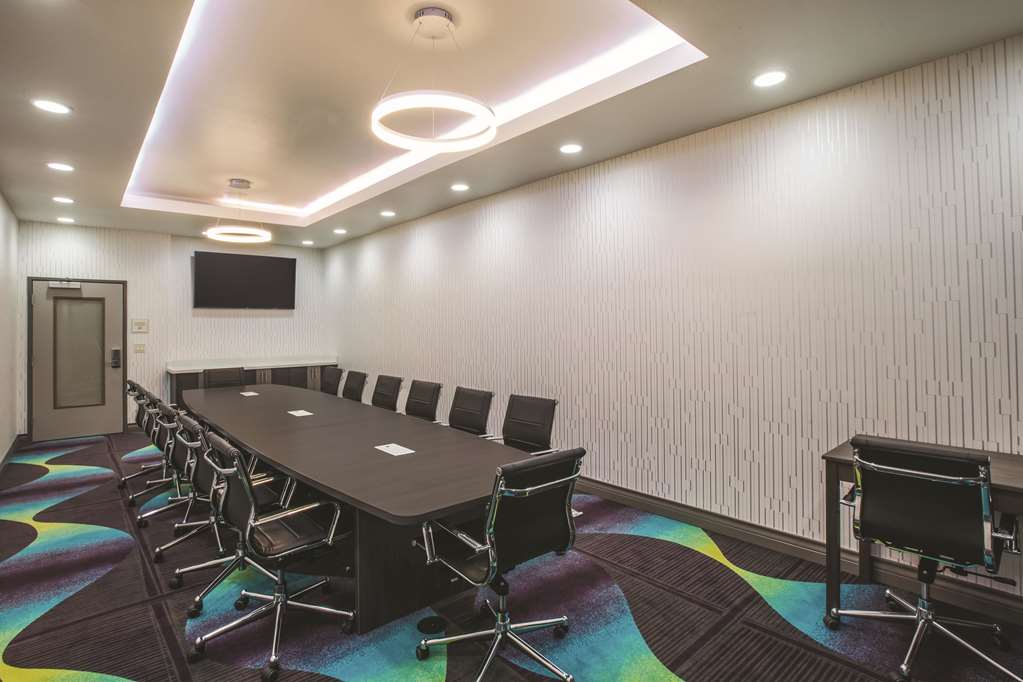 La Quinta Inn & Suites by Wyndham Lubbock South - photo 46