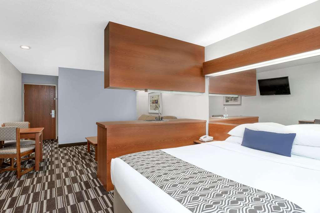 Microtel Inn & Suites by Wyndham Bremen - photo 11