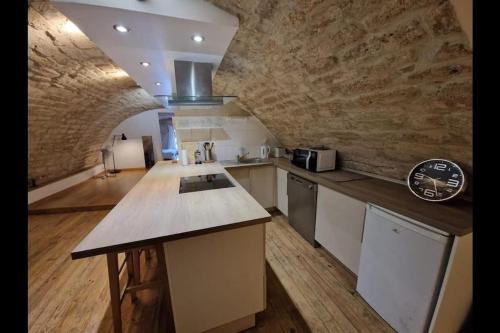 Superbe Appartement RAcnovAc Centre Historique — 4-Star Luxury Hotel in Montpellier, France