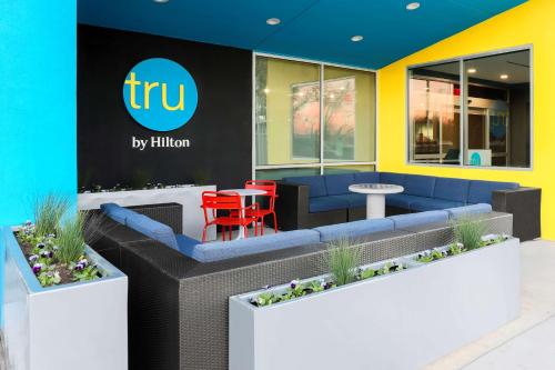 Tru by Hilton Dallas Downtown Market Center - photo 3