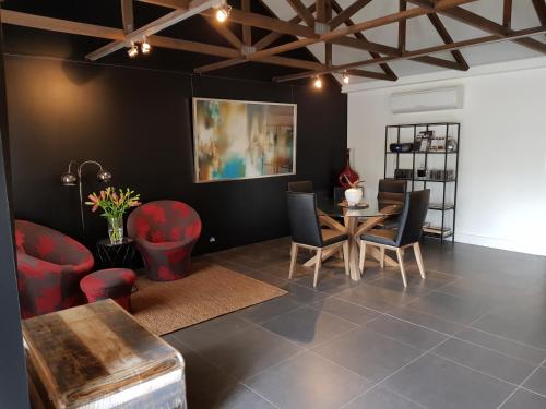 Irongate Studio B&B — 4-Star Luxury Hotel in Adelaide, Australia