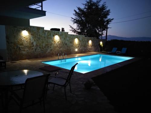 Apartment with Private Pool — Kiato — photo 3