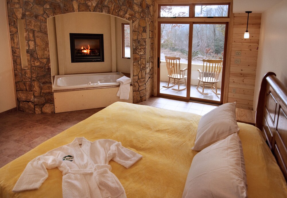 The Chalet Suites Boutique Hotel - photo 6