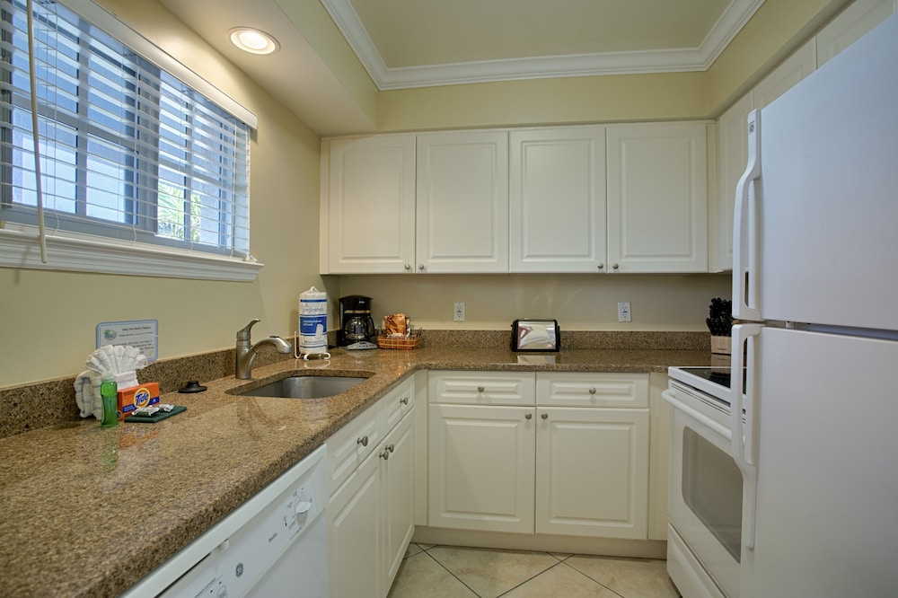 Barefoot Beach Resort - photo 17